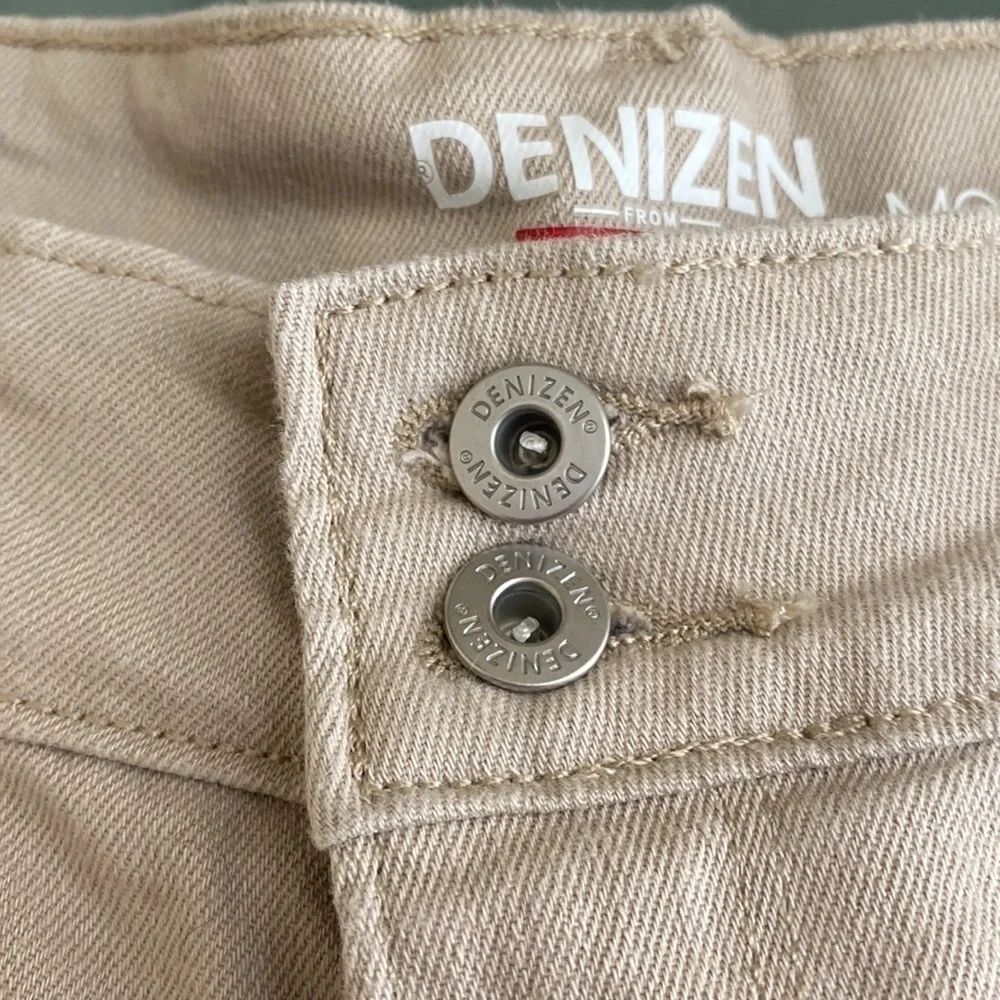 Levi’s Denim High Waist Khaki Jean Shorts Size 8 - Picture 2 of 6